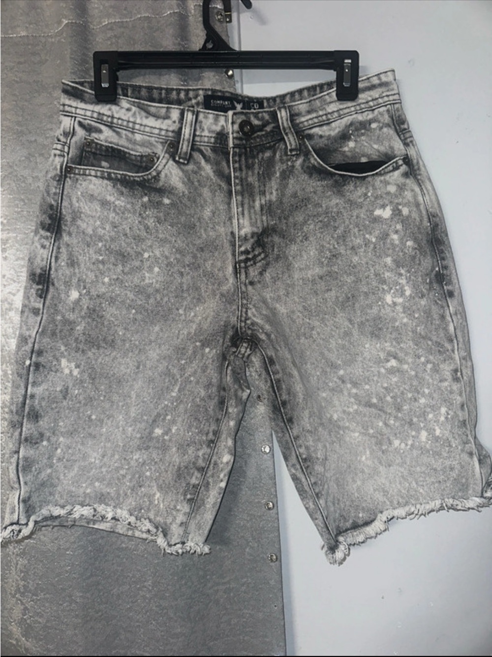 Men's Washed Gray Denim Jean Shorts with Frayed Hem